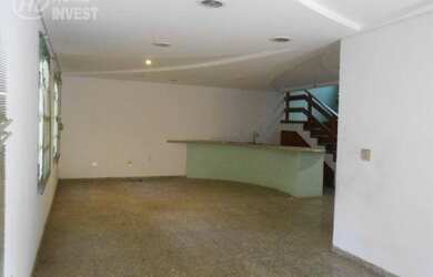 Imagem: O depósito possui 4 Vagas na garagem, 295m² de Área e está