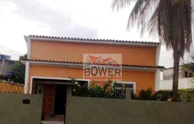 Imagem: A casa possui 3 Dormitórios, 2 Banheiros, 3 Vagas na garagem