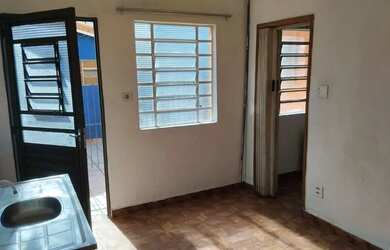 Imagem: A casa possui 1 Dormitório, 1 Banheiro, 30m² de Área e está