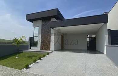 Imagem: A casa em condomínio possui 3 Dormitórios, 2 Banheiros, 4