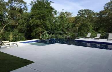 Imagem: A casa em condomínio possui 5 Dormitórios, 5 Banheiros, 2