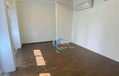 Imagem: O depósito possui 3 Vagas na garagem e 100m² de Área e está