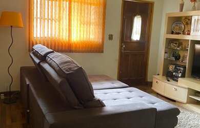 Imagem: A casa possui 2 Dormitórios, 1 Banheiro, 2 Vagas na garagem