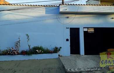 Imagem: A casa possui 2 Dormitórios, 2 Banheiros, 2 Vagas na garagem