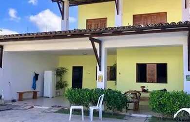 Imagem: A casa possui 4 Dormitórios, 3 Banheiros, 2 Vagas na garagem