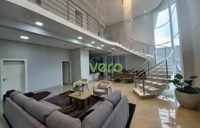 Imagem: A casa em condomínio possui 4 Dormitórios, 5 Banheiros, 4