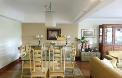 Imagem: A casa possui 3 Dormitórios, 5 Banheiros, 4 Vagas na garagem