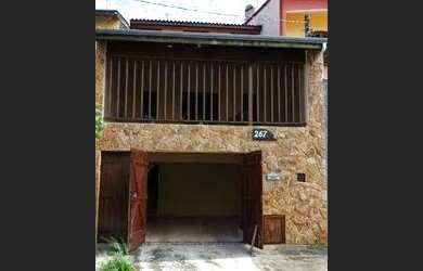 Imagem: A casa possui 3 Dormitórios, 3 Banheiros, 2 Vagas na garagem