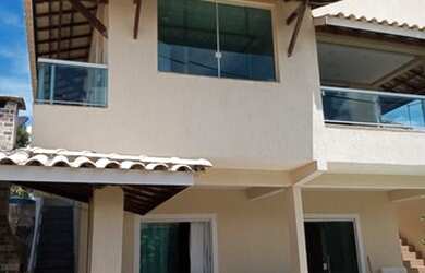 Imagem: A casa possui 5 Dormitórios, 5 Banheiros, 4 Vagas na garagem