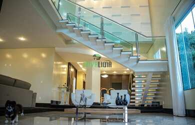 Imagem: A casa em condomínio possui 5 Dormitórios, 5 Banheiros, 4