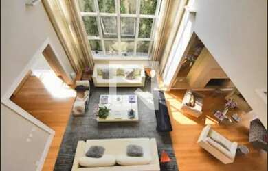 Imagem: A casa possui 4 Dormitórios, 4 Banheiros, 4 Vagas na garagem