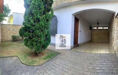 Imagem: A casa possui 3 Dormitórios, 3 Banheiros, 5 Vagas na garagem