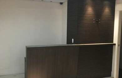 Imagem: O depósito possui 5 Vagas na garagem, 400m² de Área e está