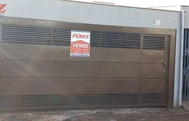 Imagem: A casa possui 2 Dormitórios, 1 Banheiro, 1 Vaga na garagem