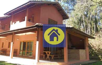 Imagem: A casa em condomínio possui 4 Dormitórios, 4 Banheiros, 3