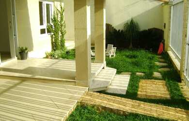 Imagem: A casa possui 4 Dormitórios, 4 Banheiros, 2 Vagas na garagem