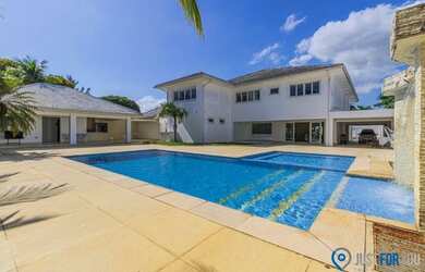 Imagem: A casa em condomínio possui 4 Dormitórios, 5 Banheiros, 5