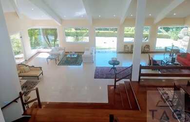 Imagem: A casa em condomínio possui 4 Dormitórios, 5 Banheiros, 5