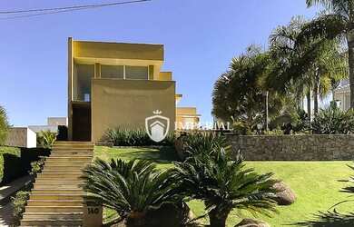 Imagem: A casa em condomínio à venda possui 4 Dormitórios, 5 Banheiros