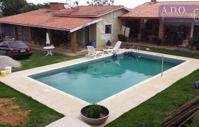 Imagem: A casa possui 4 Dormitórios, 3 Banheiros, 5 Vagas na garagem