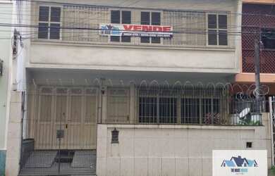 Imagem: A casa possui 5 Dormitórios, 3 Banheiros, 2 Vagas na garagem