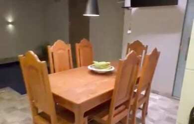 Imagem: A casa possui 3 Dormitórios, 1 Banheiro, 1 Vaga na garagem