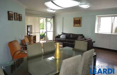 Imagem: O apartamento possui 4 Dormitórios, 4 Banheiros, 2 Vagas na