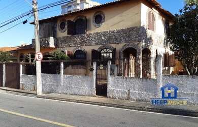 Imagem: A casa possui 5 Dormitórios, 4 Banheiros, 4 Vagas na garagem