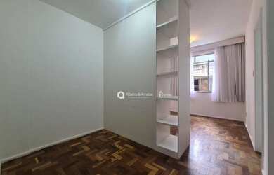 Imagem: O apartamento possui 1 Dormitório, 1 Banheiro, 28m² de Área