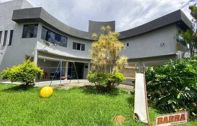 Imagem: A casa em condomínio possui 5 Dormitórios, 5 Banheiros, 5