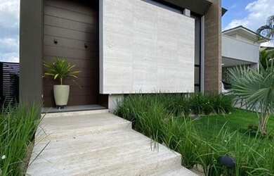 Imagem: A casa em condomínio possui 4 Dormitórios, 5 Banheiros, 4