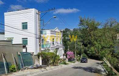 Imagem: A casa em condomínio possui 5 Dormitórios, 5 Banheiros, 5