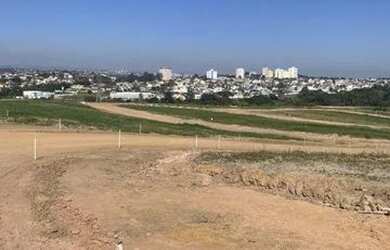 Imagem: O terreno possui 560m² de Área e está localizado em Centro