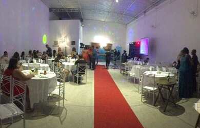 Imagem: O depósito possui 4 Vagas na garagem, 250m² de Área e está