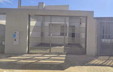 Imagem: A casa possui 2 Dormitórios, 3 Banheiros, 1 Vaga na garagem