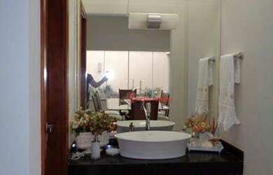 Imagem: A casa em condomínio possui 3 Dormitórios, 5 Banheiros, 4