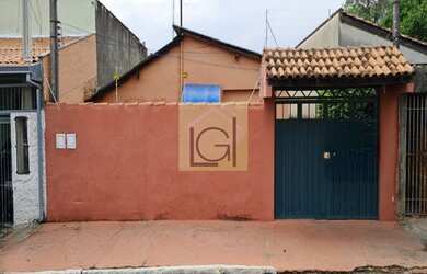 Imagem: A casa possui 2 Dormitórios, 1 Banheiro, 1 Vaga na garagem