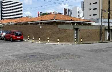 Imagem: A casa possui 4 Dormitórios, 4 Banheiros e está localizado