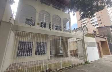 Imagem: A casa possui 5 Dormitórios, 5 Banheiros, 5 Vagas na garagem