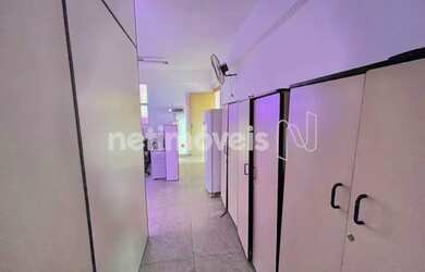 Imagem: O depósito possui 1 Vaga na garagem e 76m² de Área e está