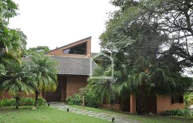 Imagem: A casa em condomínio possui 4 Dormitórios, 5 Banheiros, 5