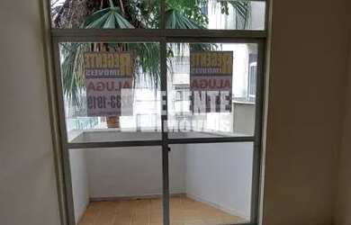 Imagem: O apartamento possui 1 Dormitório, 1 Banheiro, 1 Vaga na garagem