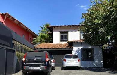 Imagem: O depósito possui 5 Vagas na garagem e 287m² de Área e está