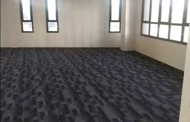 Imagem: O depósito possui 5 Vagas na garagem, 250m² de Área e está