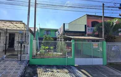 Imagem: A casa possui 2 Dormitórios, 2 Banheiros, 2 Vagas na garagem