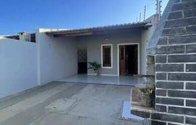 Imagem: A casa possui 2 Dormitórios, 2 Banheiros, 2 Vagas na garagem