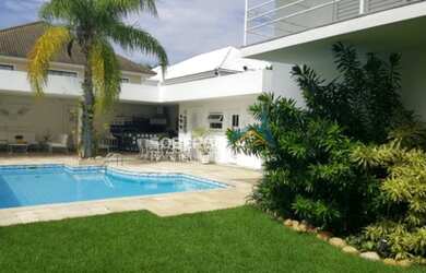 Imagem: A casa em condomínio possui 4 Dormitórios, 5 Banheiros, 4