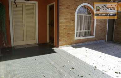 Imagem: A casa possui 5 Dormitórios, 1 Banheiro, 5 Vagas na garagem