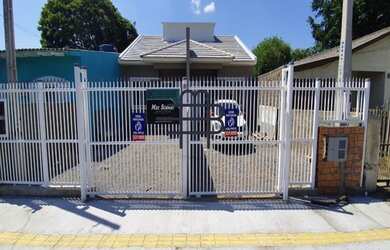 Imagem: A casa possui 2 Dormitórios, 1 Banheiro, 1 Vaga na garagem