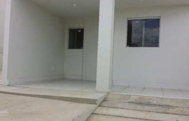 Imagem: A casa possui 3 Dormitórios, 2 Banheiros, 1 Vaga na garagem